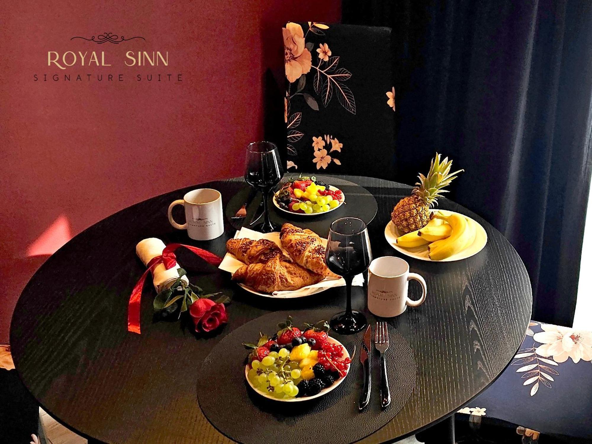 Royal Sinn Signature Suite Bukarest Exteriör bild