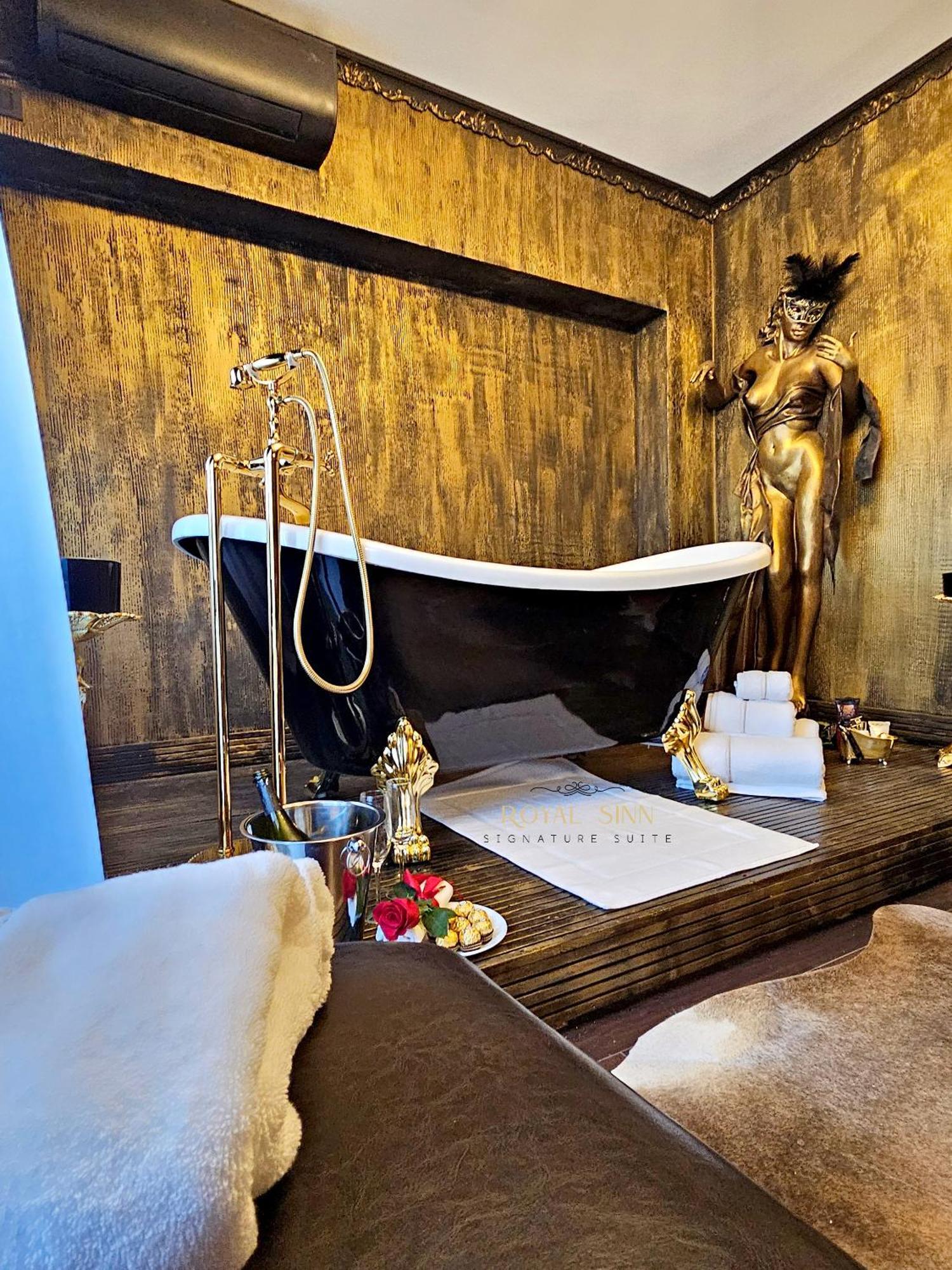 Royal Sinn Signature Suite Bukarest Exteriör bild